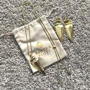 Kendra Scott arrowhead necklace and earring set, like new!